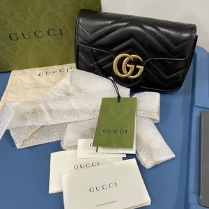 GG Marmont matelassé leather super mini bag.